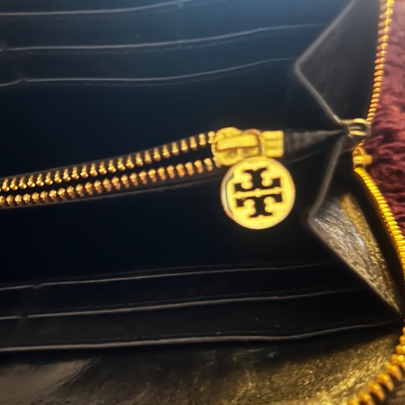 Tory Burch Black Leather Zip Wallet. Project Piece - Picture 7 of 13